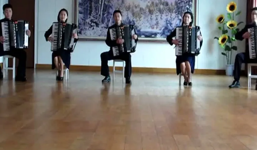 Cum se distrează nord-coreenii cu acordeonul VIDEO