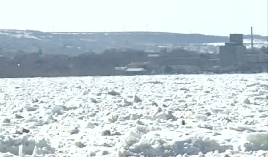 Pod de gheaţă de 70 de km pe Dunăre. Sute de nave, blocate VIDEO