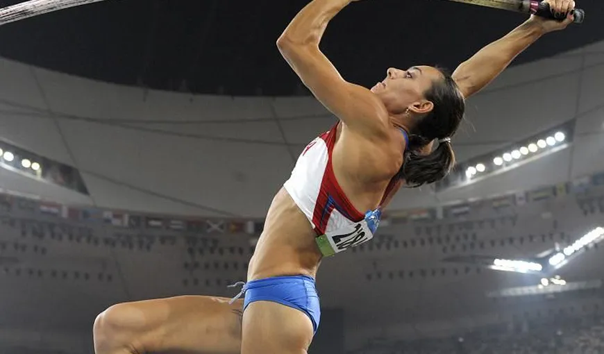 Atletism: Elena Isinbaeva a doborât recordul la săritura cu prajină în sală