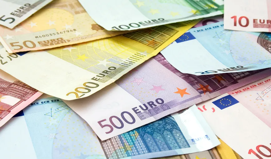 CURS VALUTAR: Euro sare de 4,35 lei