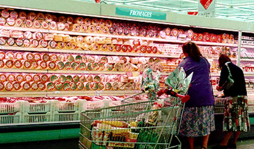 O arădeancă a fost prinsă în timp ce fura mezeluri şi brânzeturi de 2.600 lei dintr-un hipermarket