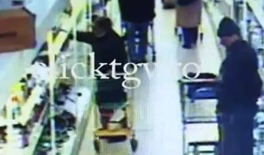 Un italian a fost prins la furat într-un supermarket din Dâmboviţa VIDEO