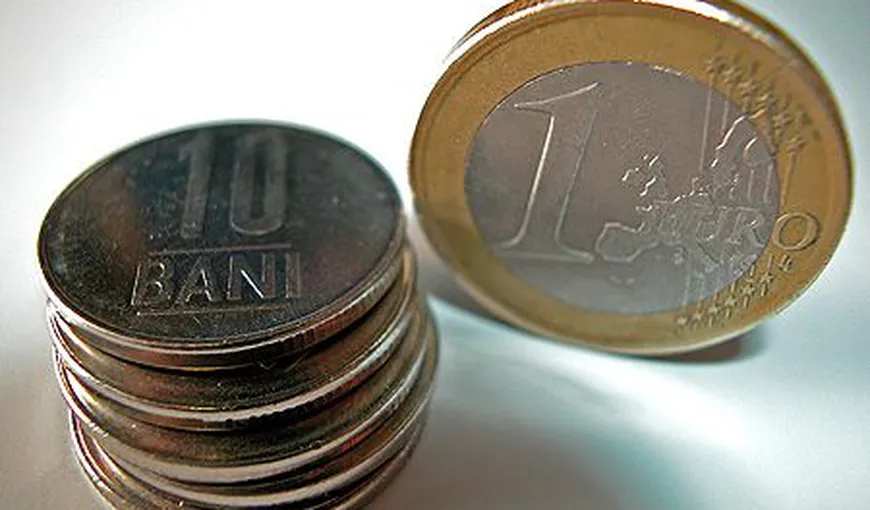 CURS VALUTAR: Euro sare de 4,36 lei. Leul, la minimul ultimelor şase săptămâni
