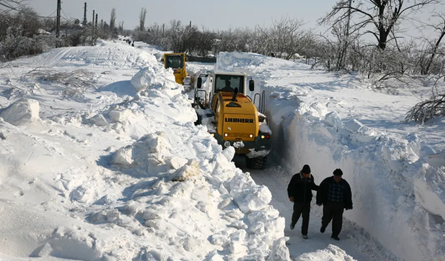 Zăpada din Buzău, transportată în afara oraşului pentru a preveni inundaţiile