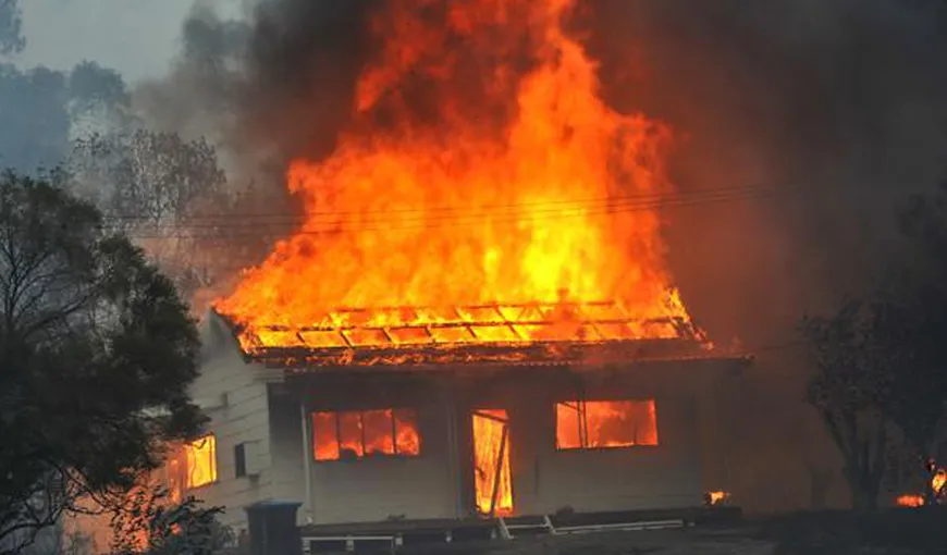 O bătrână din Suceava a murit într-un incendiu. Casa a fost făcută scrum