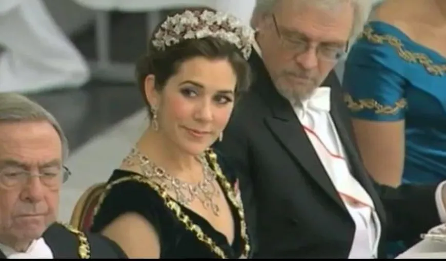 Gafă la nivel regal: Soţul unui şef de stat s-a holbat în decolteul prinţesei Danemarcei VIDEO