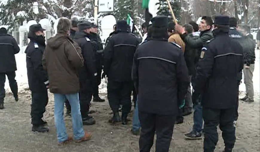 Proteste la ambasada Siriei din Bucureşti. Două persoane au fost reţinute VIDEO