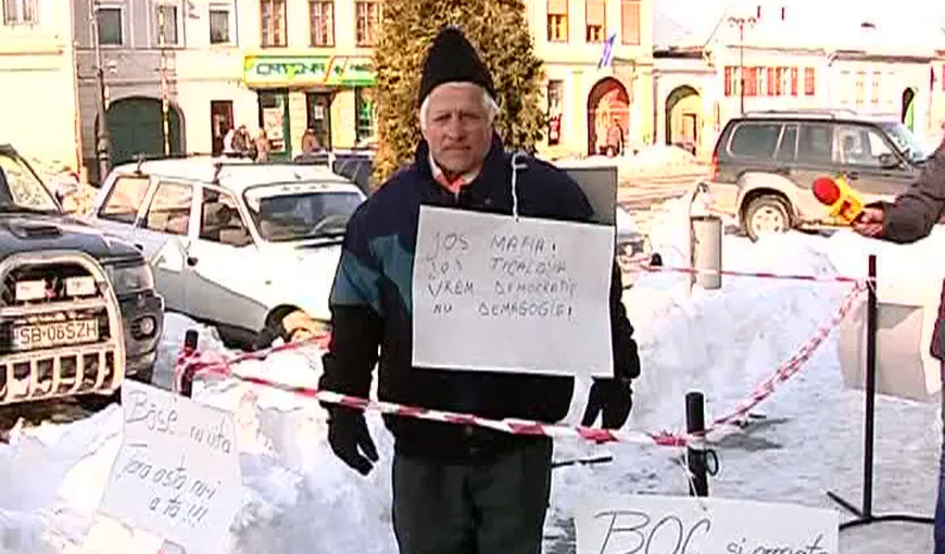 SOLITAR. Un pensionar din Cisnădie iese în stradă de unul singur, de trei săptămâni VIDEO