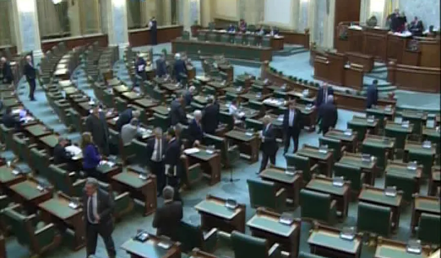 PNL şi PSD au anunţat în plenul Senatului că iniţiază un protest parlamentar