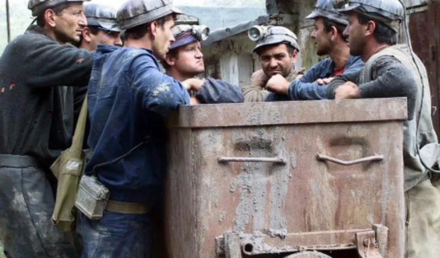 Minerii şi personalul TESA care au mărşăluit pe străzile din Petroşani au întrerupt protestul