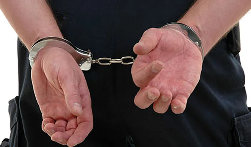 Un bărbat a fost arestat după ce a sechestrat şi a violat o tânără cu probleme psihice