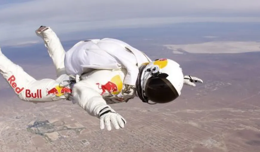 Un austriac a sărit în gol din stratosferă, de la 21.818 metri altitudine VIDEO