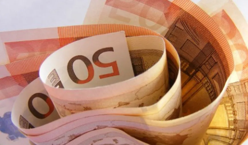 CURS VALUTAR: Euro sare de 4,35 lei