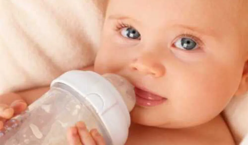Alimentaţia bebeluşului: Când ar trebui introdus laptele de vacă în meniul copiilor