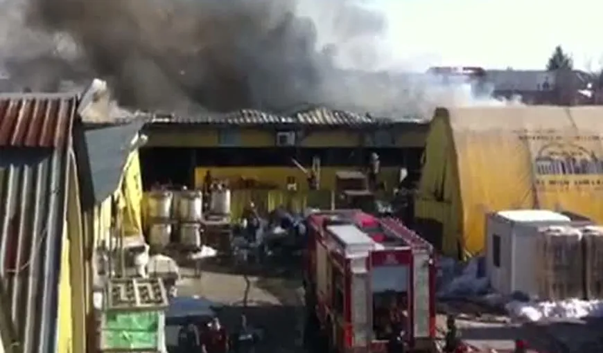 Incendiu la un depozit din Craiova. Zeci de persoane au fost evacuate VIDEO