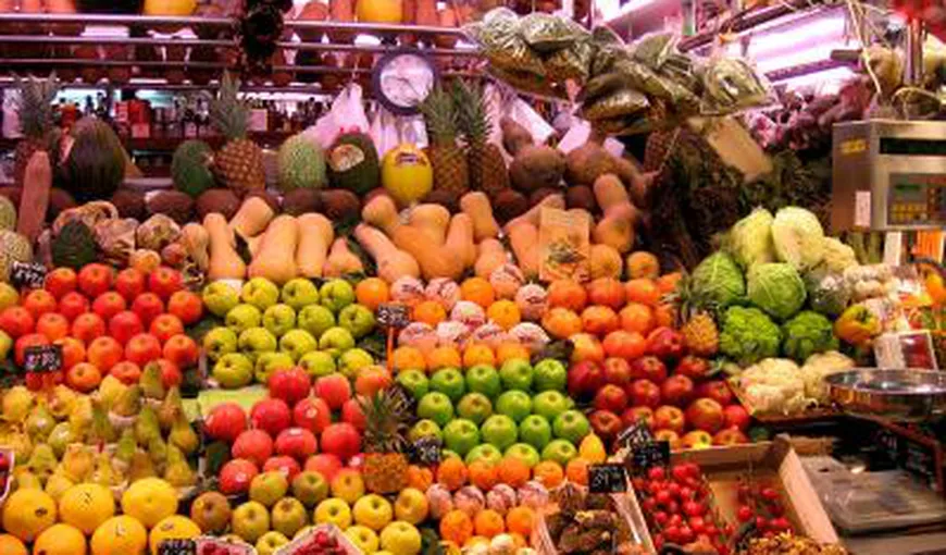 Studiu: Românii mănâncă prea puţine fructe şi legume