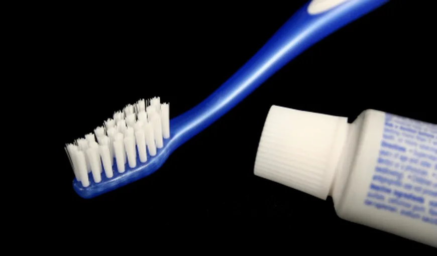 Cum te poţi spăla pe dinţi fără să foloseşti apa