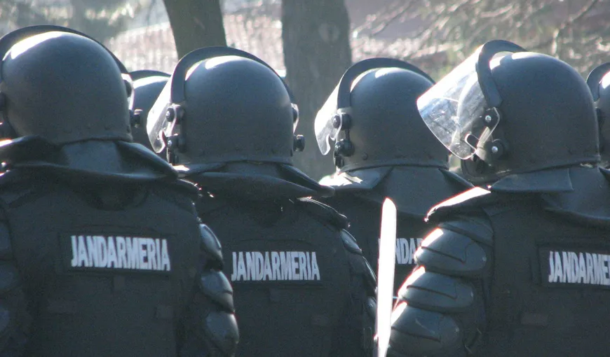 Jandarmeria, despre incidente: Fanii Craiovei au aprins fumigene şi au consumat alcool