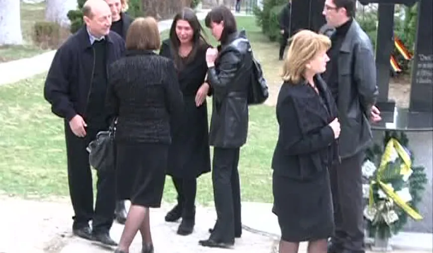 Familia Băsescu e la Suceava şi pregăteşte înmormântarea soacrei preşedintelui VIDEO