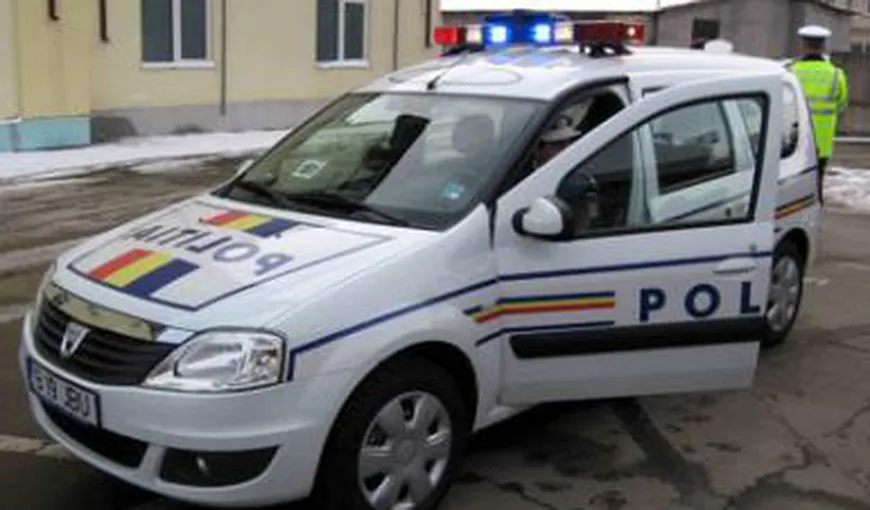 Un poliţist din Vaslui a fost târât de un şofer cu maşina vreo 20 de metri