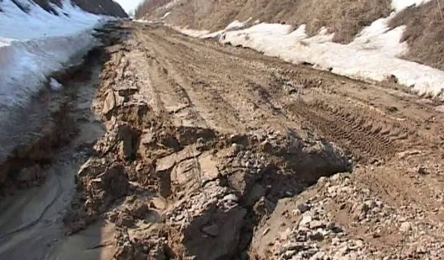 După nămeţi, satele din Bărăgan sunt distruse de inundaţii şi noroi VIDEO
