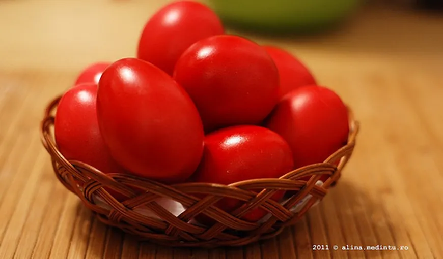 Ouă roşii de cumpărat vs ouă roşii făcute în casă VEZI RECOMANDARILE MEDICULUI