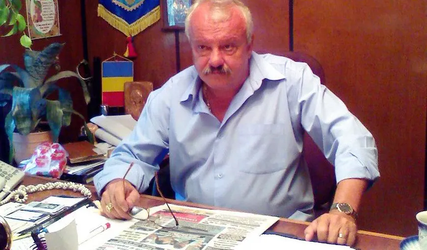 Primarul din Belciugatele, speriat de jurnalişti, plăteşte pentru prima oară impozit VIDEO