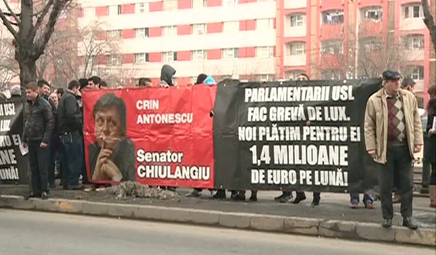 Protest spontan al organizaţiei PDL Bucureşti la Primăria Capitalei