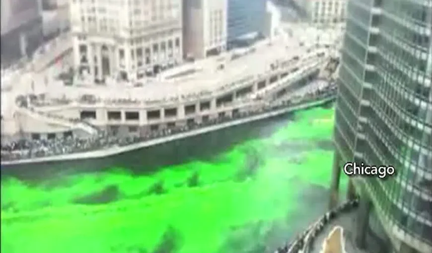 Au început petrecerile de Sfântul Patrick. Râul Chicago a fost vopsit în verde VIDEO