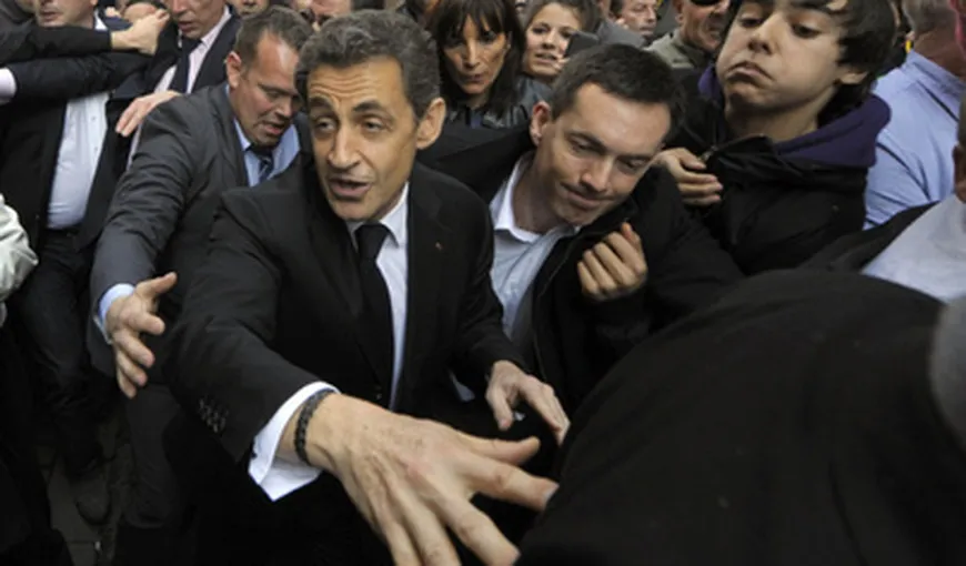 Sarkozy, huiduit în cursul unei deplasări în regiunea bască. Manifestanţii au aruncat cu ouă VIDEO