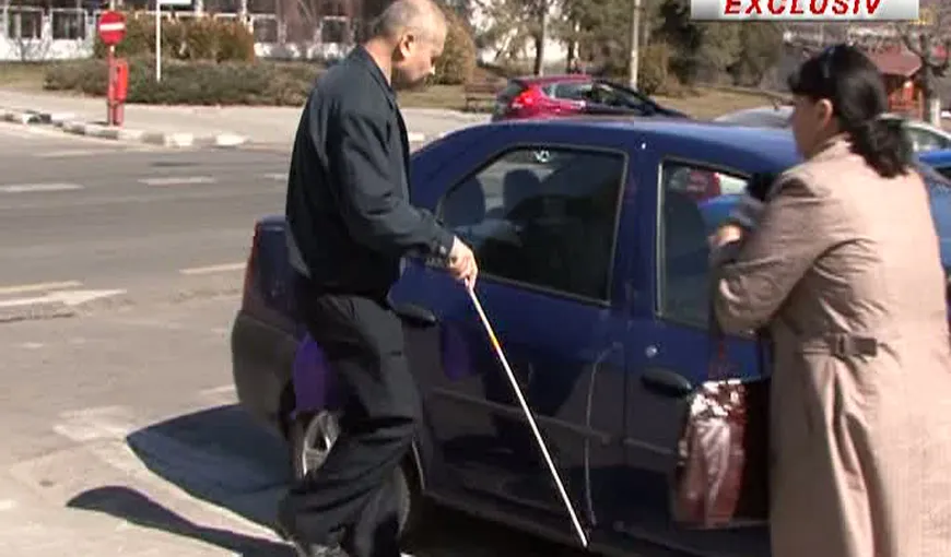 Ce deputat a parcat pe trecerea de pietoni şi ce a păţit un orb din cauza asta VIDEO