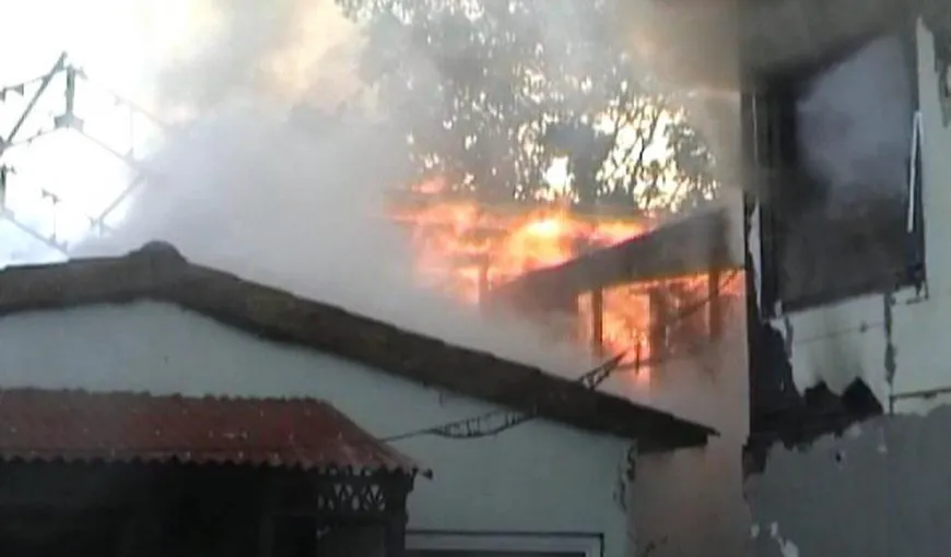 Cinci case au luat foc la Săcele, 15 persoane fiind evacuate VIDEO