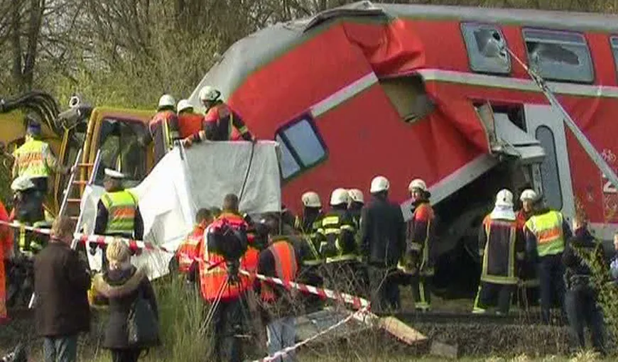 Trei persoane au murit şi 13 au fost rănite într-un accident de tren în Germania VIDEO