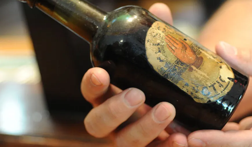 Cea mai veche sticlă bere din lume se vinde pentru 155.000 de dolari