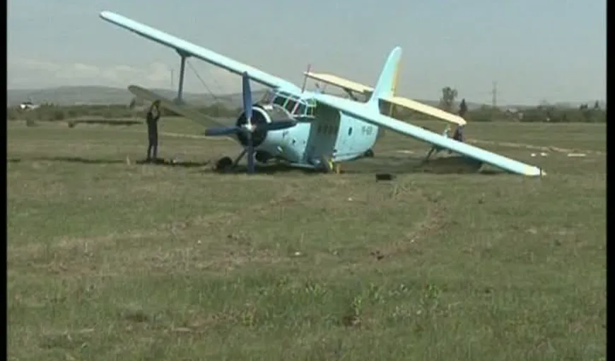 Un avion utilitar a aterizat forţat în Prahova VIDEO