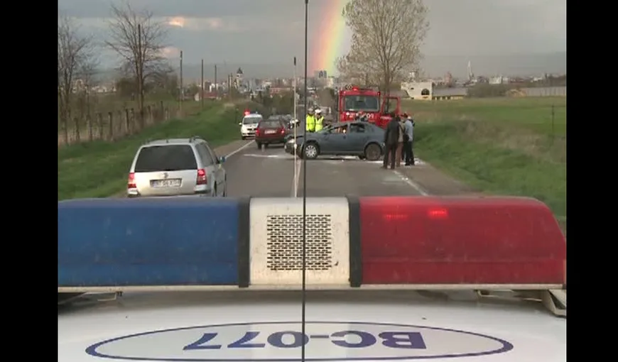 Vrăjită de curcubeu, o şoferiţă din Bacău s-a dat peste cap cu maşina VIDEO