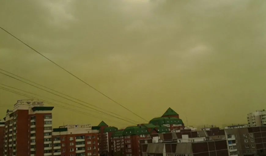 Ruşii sunt speriaţi din cauza unui nor verde imens, apărut deasupra Moscovei VIDEO