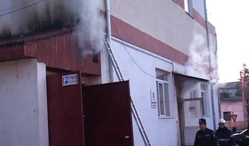 Sala Polivalentă din Bistriţa, distrusă de un incendiu VIDEO