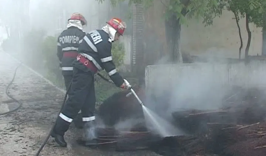 Au dat foc la toate măturile cu care se făcea curat în oraş VIDEO