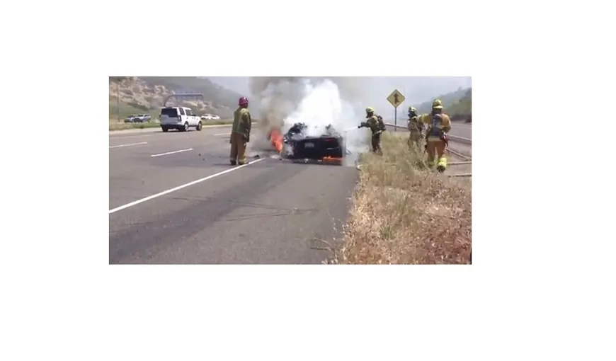 Un Lamborghini de 380.000 de dolari a ars în întregime VIDEO