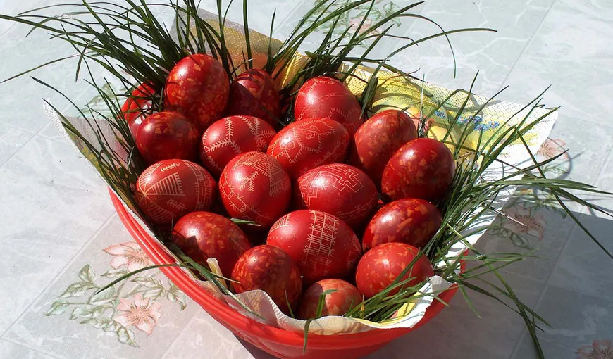 Tradiţii în Joia Mare: Denia celor 12 Evanghelii şi vopsitul ouălor roşii