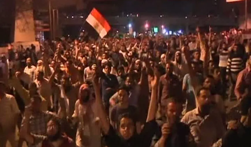 Noapte agitată la Cairo: Manifestanţii s-au ciocnit cu forţele de ordine