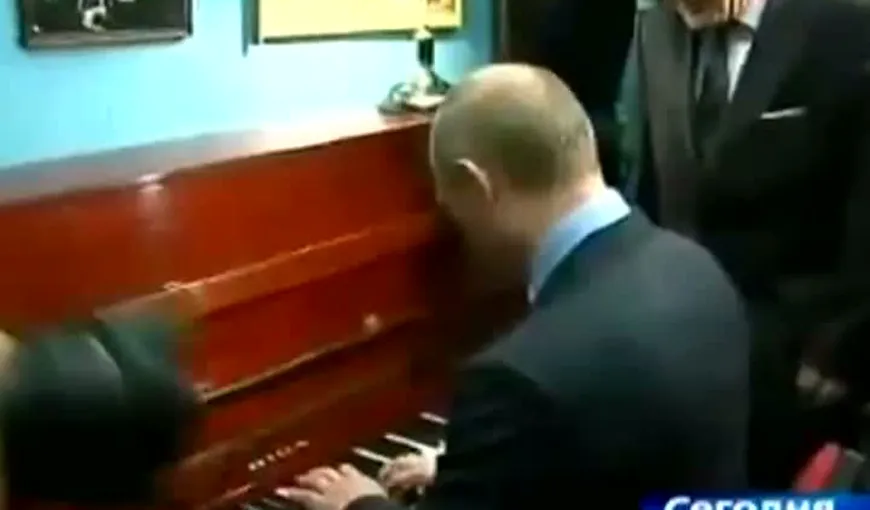 Pianistul Putin, deranjat de un pian dezacordat VIDEO