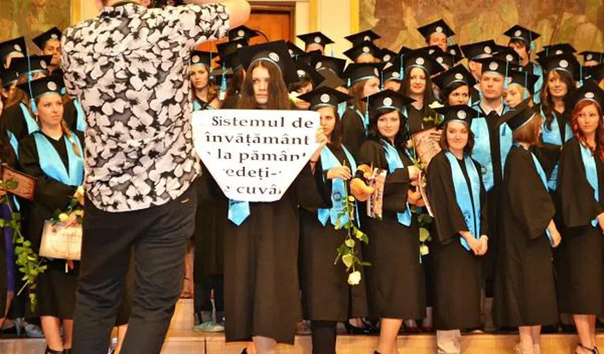 Protest inedit la ceremonia de absolvire, la Babeş-Bolyai: Sistemul de învăţământ e la pământ