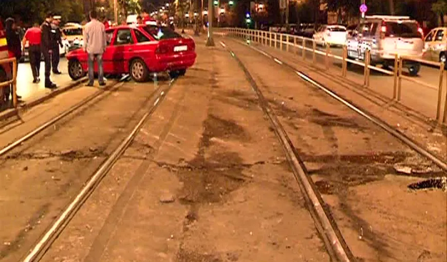 A pierdut controlul volanului şi s-a oprit cu maşina pe linia tramvaiului 41, în Capitală VIDEO