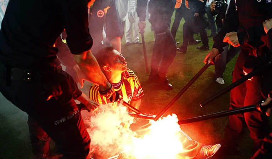 Violenţe de stradă la Istanbul, după derby-ul dintre Fenerbahce şi Galatasaray VIDEO