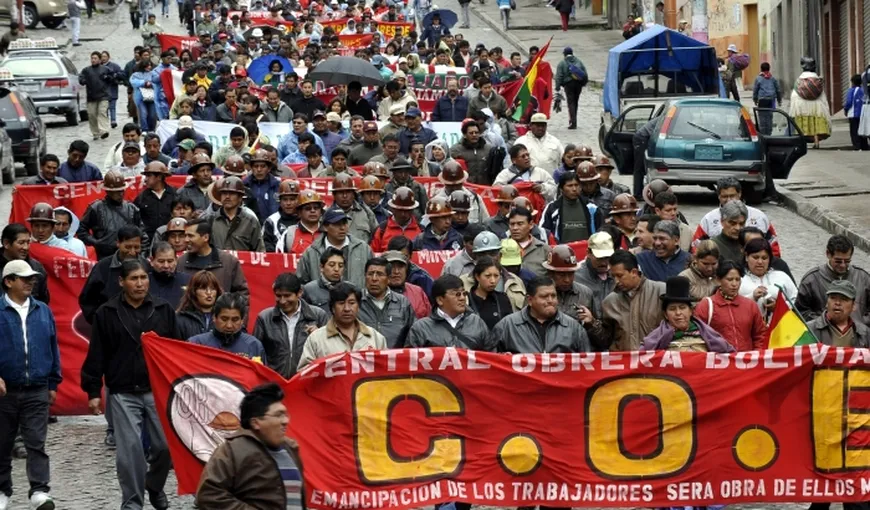Bolivia a intrat în grevă pentru că e obligată să muncească mai mult VIDEO