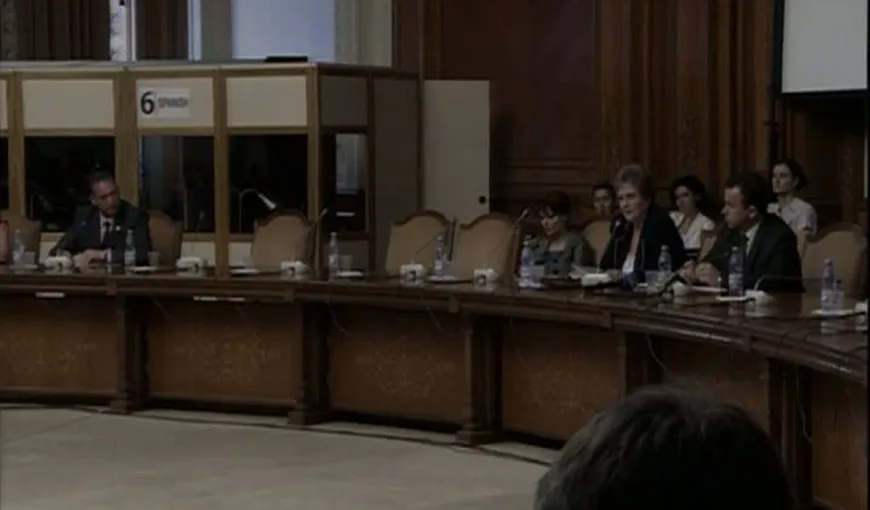SCANDAL LA COMISIA DE MUNCĂ: Parlamentarii PDL au părăsit sala în care era audiată Câmpeanu VIDEO