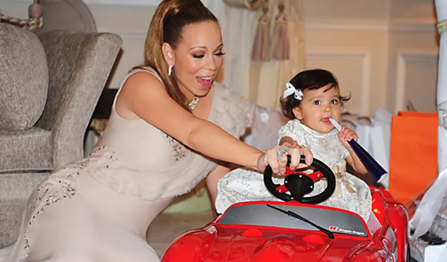 Mariah Carey le-a oferit un Ferrari gemenilor ei