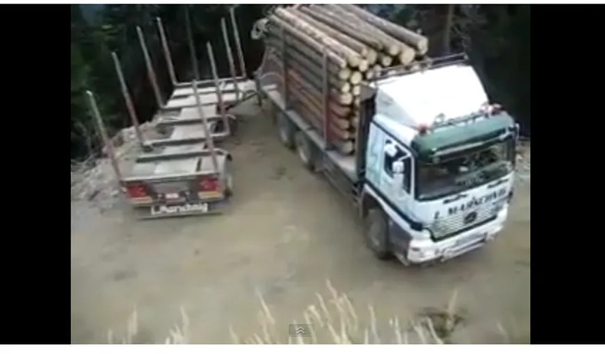 NEBUNIE CURATĂ. A întors camionul pe marginea prăpastiei VIDEO